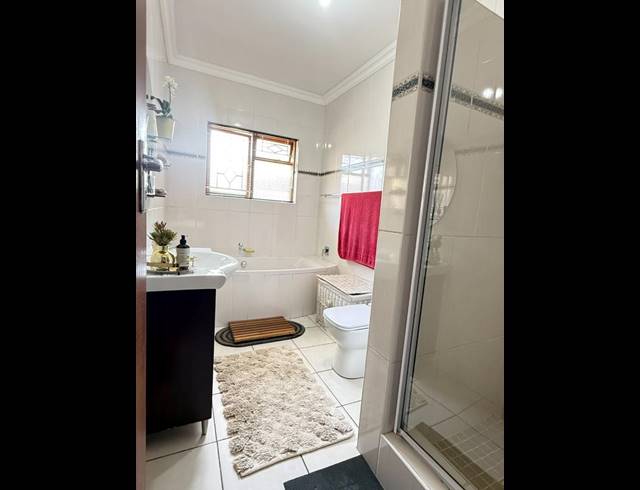 4 BEDROOM HOUSE FOR SALE IN PANORAMA